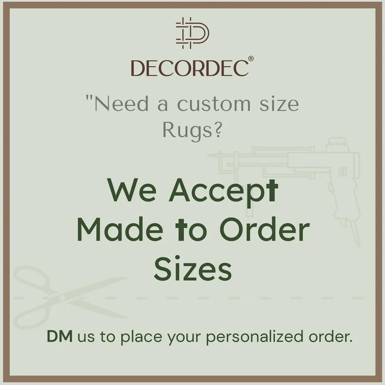 Peut inclure: L'image pr&eacute;sente le logo DECORDEC et le texte : "Need a custom size Rugs? We Accept Made to Order Sizes." Une paire de ciseaux et un outil de fabrication de tapis sont &eacute;galement repr&eacute;sent&eacute;s. Le texte encourage les clients &agrave; contacter par DM pour des commandes personnalis&eacute;es.