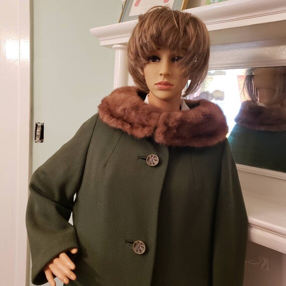 Womens vintage coat from the 1940s or 50s..mink fu