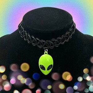 Alien choker top