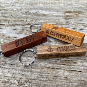 Gepersonaliseerde sleutelhanger van hout met individuele gravure
