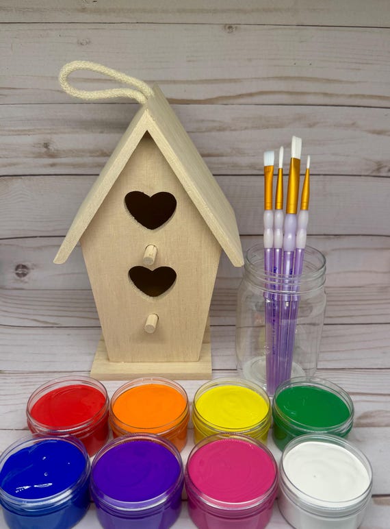Hanging Hearts Birdhouse Paint Kit
