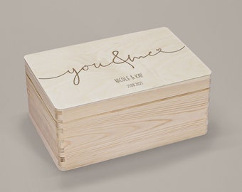 Personalisierte Erinnerungskiste Holz Holzkiste Holzbox mit Namen Aufbewahrung Erinnerungen Geschenk zur Hochzeit Hochzeitsgeschenk you & me