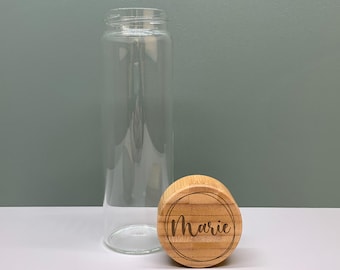 Personalisierte Trinkflasche Glasflasche mit Bambusdeckel mit Namen Kreis Gravur Geschenk zum Geburtstag, Weihnachten 500ml