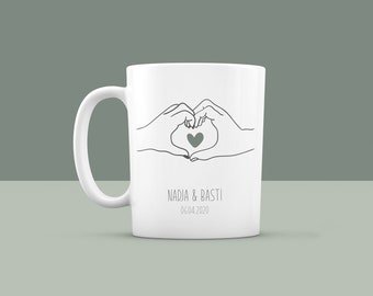 Personalisierte Tasse Keramik "Herzhände" für Partner zum Valentinstag zum Geburtstag zum Jahrestag individualisiert mit Motiv, Namen etc.