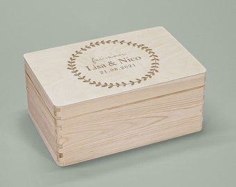 Personalisierte Erinnerungskiste "Hochzeit Herzkranz" aus Holz mit Name und Datum Holzkiste Aufbewahrung Hochzeitskiste Geschenk Holzbox