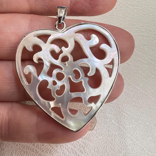 Petite Heart Pendant in Mother of Pearl