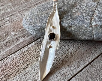 Seedy Leaf Brushed Silver Gemstone Pendant