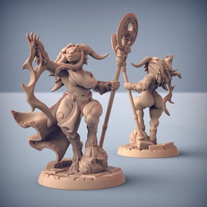 Taura the Oracle - Pinup | 32mm or 75mm Fantasy Miniature | DnD Miniatures | RPG | Tabletop Game | Artisan Guild