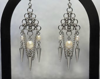 Boucles d'oreilles brilham em aço inoxidável com pérolas de água doce e cotte de mailles