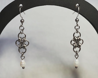 Boucles d'oreilles en acier cotte de mailles et perles d'eau douce inoxidáveis