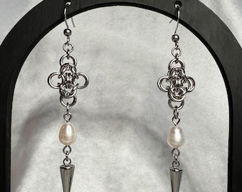 Boucles d'oreilles en acier cotte de mailles et perles d'eau douce inoxidáveis
