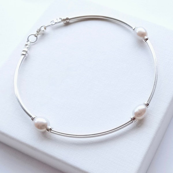 Sterling silver freshwater pearl bracelet. Silver white pearl bracelet. Minimalist bracelet. 30th anniversary.