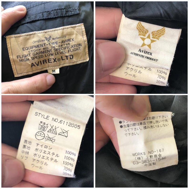 Puede incluir: Primer plano de varias etiquetas de una chaqueta Avirex. Las etiquetas muestran informaci&oacute;n sobre los materiales, las instrucciones de cuidado y las especificaciones de la chaqueta. Las etiquetas incluyen el logotipo de Avirex y texto como "Flight Garment Specification".