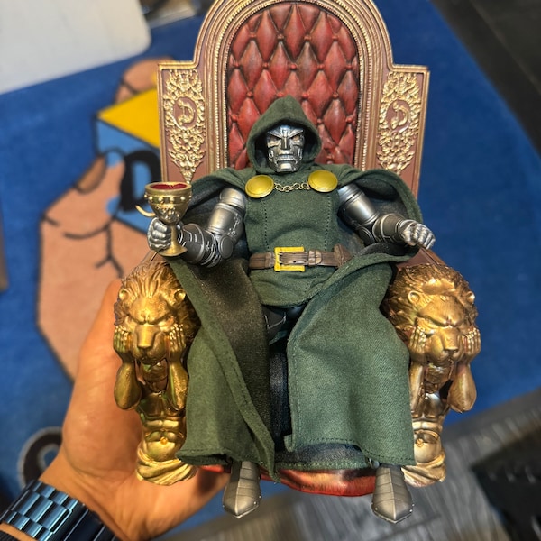 The ruler’s throne V2 (painted) + chalice *FIGURE NOT INCLUDED*