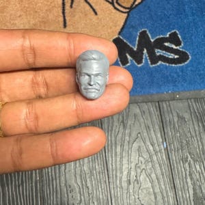 Escultura de cabeça sem pintura de mercenário de bigode (FIGURA NÃO INCLUÍDA)