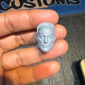 Scultura del giocatore di carte in franchising rifiutato (non verniciata) ***FIGURA NON INCLUSA***