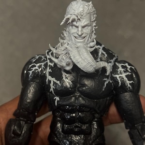 Escultura de cabeça com sorriso sinistro e gosma preta (sem pintura) ***FIGURA NÃO INCLUÍDA***