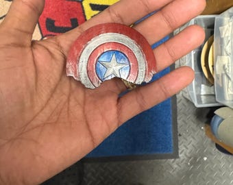 1x battle damaged final battle shield ***FIGURE NOT INCLUDED***