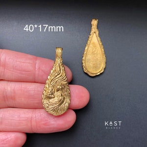 024 Pendentif en forme de goutte d'eau en laiton, plateau de la lunette, fait main (40 x 17 mm)