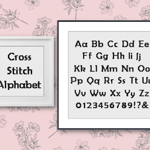 Puede incluir: Gráfico de alfabeto de punto de cruz en blanco y negro con letras mayúsculas, letras minúsculas, números y signos de puntuación. El gráfico está enmarcado en un marco negro.