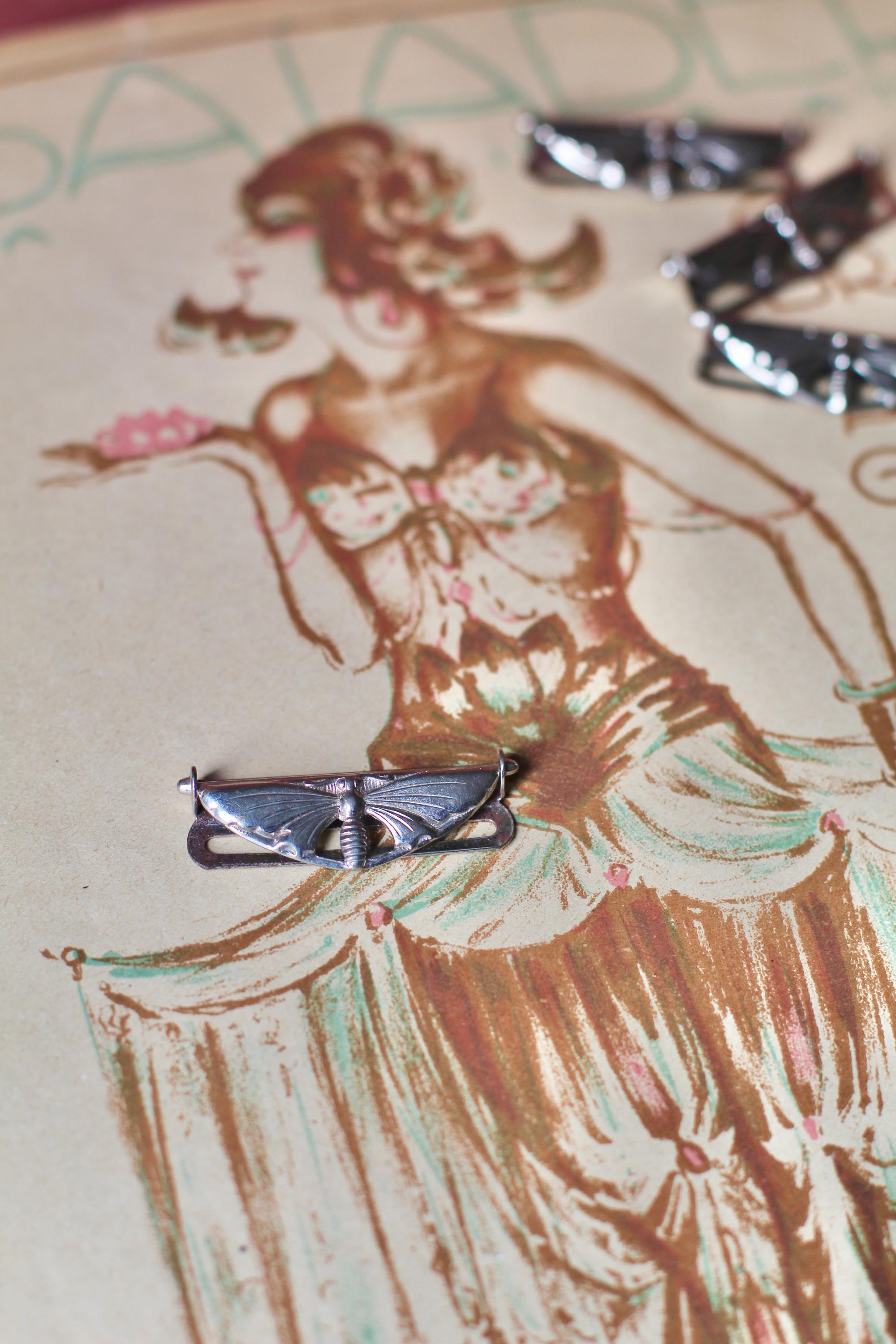 Art Deco "butterfly" Garter Belt - Low Metal Fasteners - Etsy Art Deco "butterfly" Garter Belt - Low Metal Fasteners - Etsy