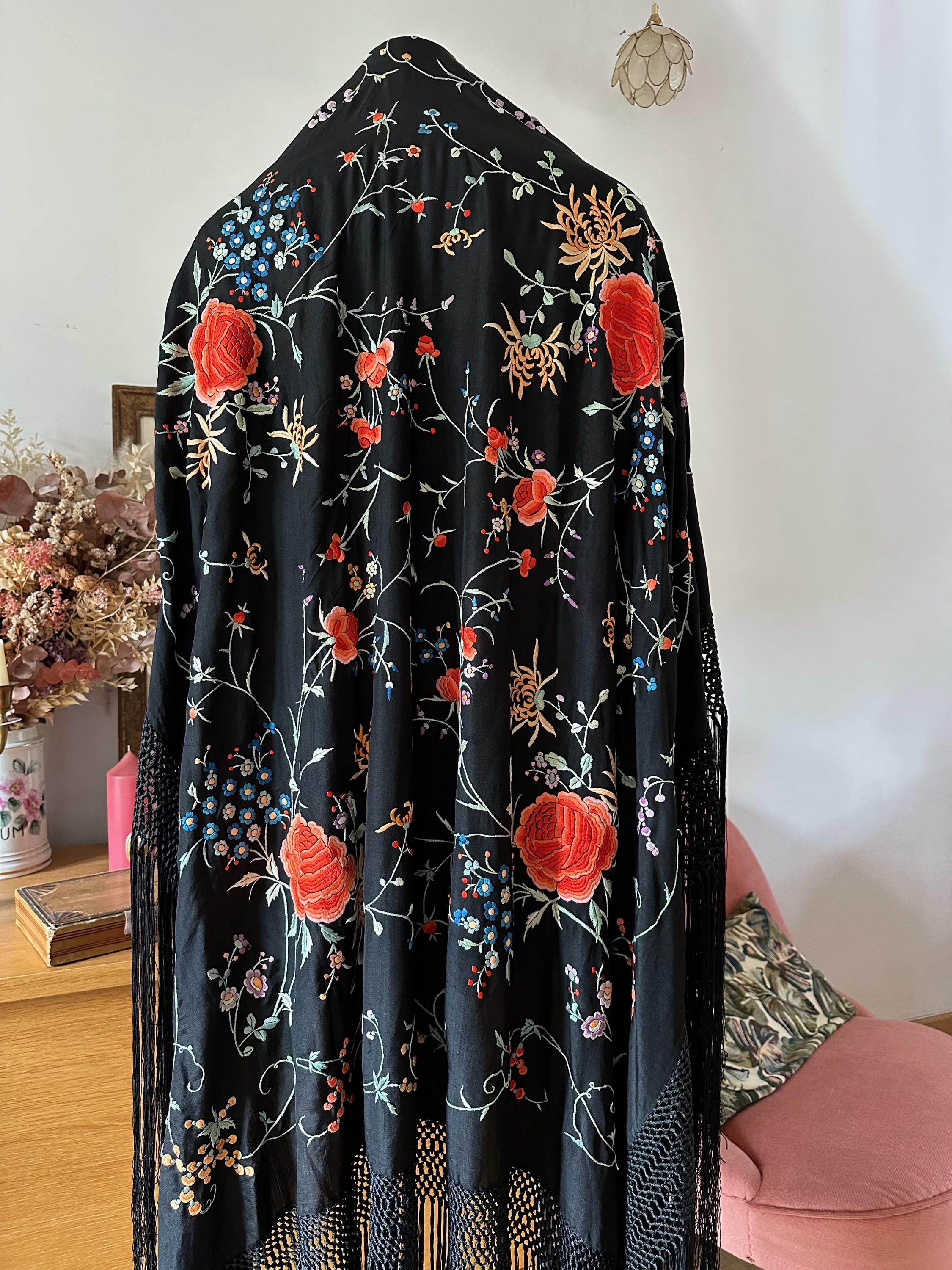 Antique embroidered silk piano shawl c.1920 - 20s silk flapper piano shawl - Manila shawl - Manila manton