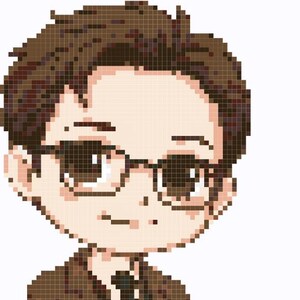 Puede incluir: Ilustración pixelada de una persona con gafas y un traje marrón, sosteniendo un libro abierto. La imagen tiene una estética de videojuego retro, con fondo blanco.
