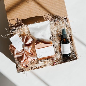 Trousse d'autosoins Renew | coffret cadeau d'anniversaire, trousse de soins pour elle, coffret cadeau spa, proposition de demoiselle d'honneur, kit chouchou, cadeau de Noël