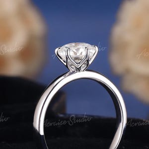 Tulip Einstellung Runde Moissanite Solitaire Verlobungsring Weißgold Moissanite Trauringe für Frauen Lotus Blütenblatt Ring handgemachtes Geschenk