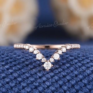 Vintage Round Shaped Moissanite Wedding Band Rose Gold Diamond Cluster Wedding Ring Curved Diamond Ring Custom Anniversary Rings For Women