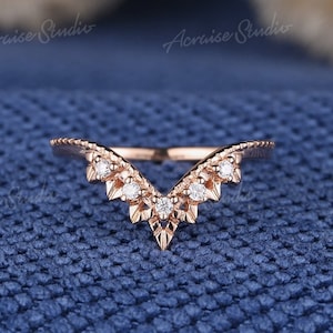 Ehering aus Roségold mit Moissanit im Chevron-Muster, Vintage-Ring mit Blatt-Milgrain-Verzierung