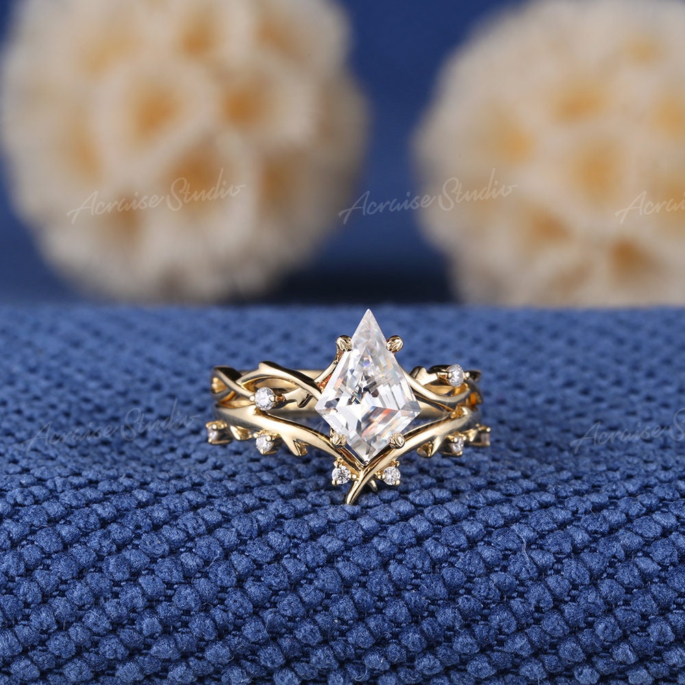 ヴィンテージ カイトカット モアッサナイト エンゲージリングセット 花