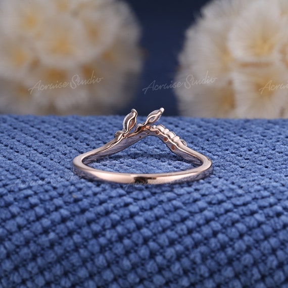 Simple curved hotsell wedding band