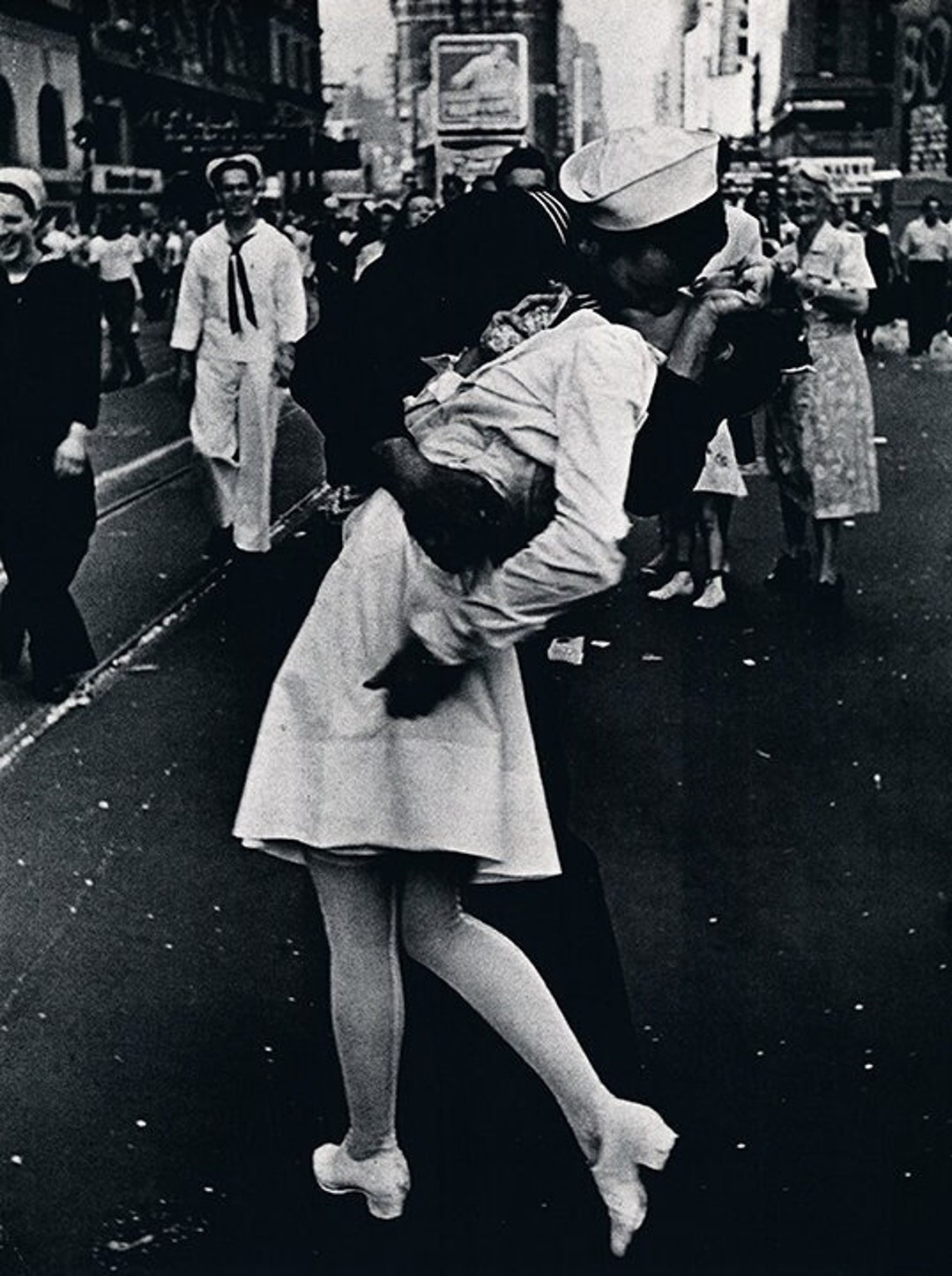 New York 1945 Sailor Kissing Nurse // High Resolutions // Image Scan ...