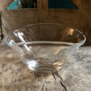 Modern symmetrical and transparent Italian art glass fruit bowl, handblown 1980s FREE SHIPPING