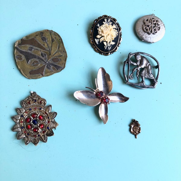 Small lot of pins, pendants, and a vintage patch