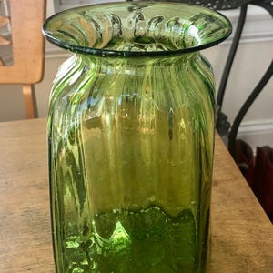 Vintage apple green controlled bubble jar/vase