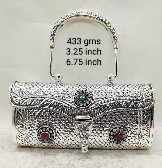 An Edwardian embossed silver purse, having green fabric interior and chain  handle, Birmingham 1901,