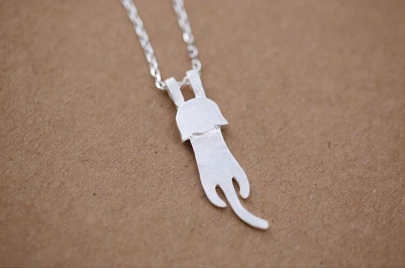 925 sterling silver cute hanging kitty necklace with chain..