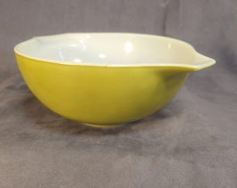Pyrex  Cinderella Mixing Bowl 443 Verde Green 2-1/2qt