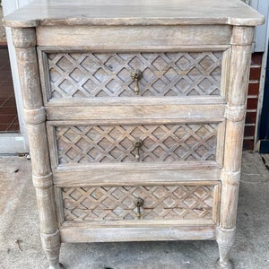 Pair Of Old Farmhouse Rustic Bed Side Table Chest Of Three 3 Drawers Solid Wood Small Bedroom Dresser Set Of 2 Nightstand Driftwood Finish