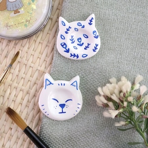 Handmade Feline Worry Stones – Glazed Polymer Clay, Minimalist Design