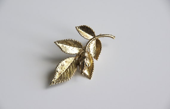 real gold-plated rose branch stunning Flora Danica style bold amazing detail Striking gold-plated rose flower brooch with three leaves