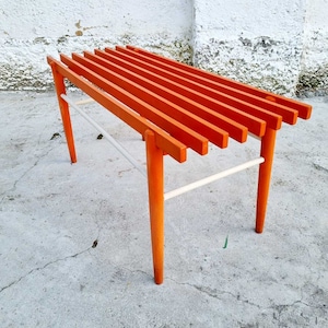 Mesa auxiliar de madera vintage / Banco de mediados de siglo / Mesa de centro / Diseño escandinavo / Banco vintage / Italia / Banco naranja / 1960 / '60s