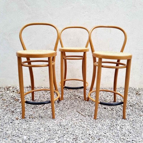 1 van 3 Vintage Bentwood Barkruk / Thonet Style Stoelen / Thonet Style Krukken / Houten Rieten Krukken / Bruine Barstoelen / Italië / Jaren 80 /'80