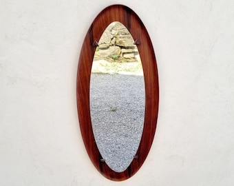 Specchio da parete di metà secolo / Specchio ovale marrone italiano vintage / Specchio di design scandinavo / Specchio in legno / Teak / Legno / Italia / Anni '60 /'60