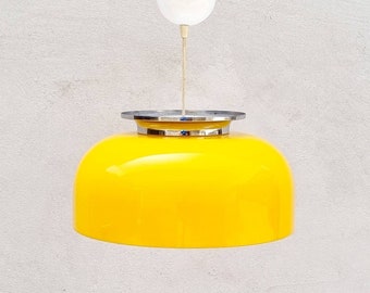 Mid Century Hanglamp / Luigi Massoni design / Geproduceerd door Meblo Guzzini / Retro Plafondlamp / Geel Acryl Licht / Italië / 1970 /'70s
