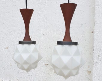 Paar Mid Century Hanglampen / Wit Glas Vintage Hanglampen / Scandinavisch Design / Retro Verlichting / Witte Lampen / Italië / Jaren '60