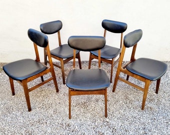 Ensemble de 5 chaises de salle à manger du milieu du siècle / Design scandinave / Chaises en bois avec simili cuir noir / Chaises rétro / Yougoslavie / 1960 / '60s