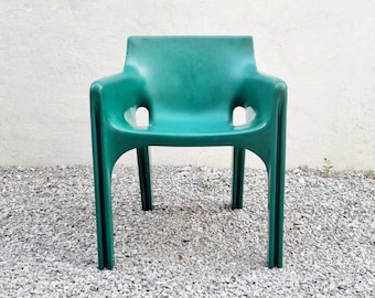 Chaise moderne du milieu du siècle / Design de Vico Magistretti pour Artemide Milano / Modèle Gaudi / Design italien / Chaise en plastique vert / Italie / années 70